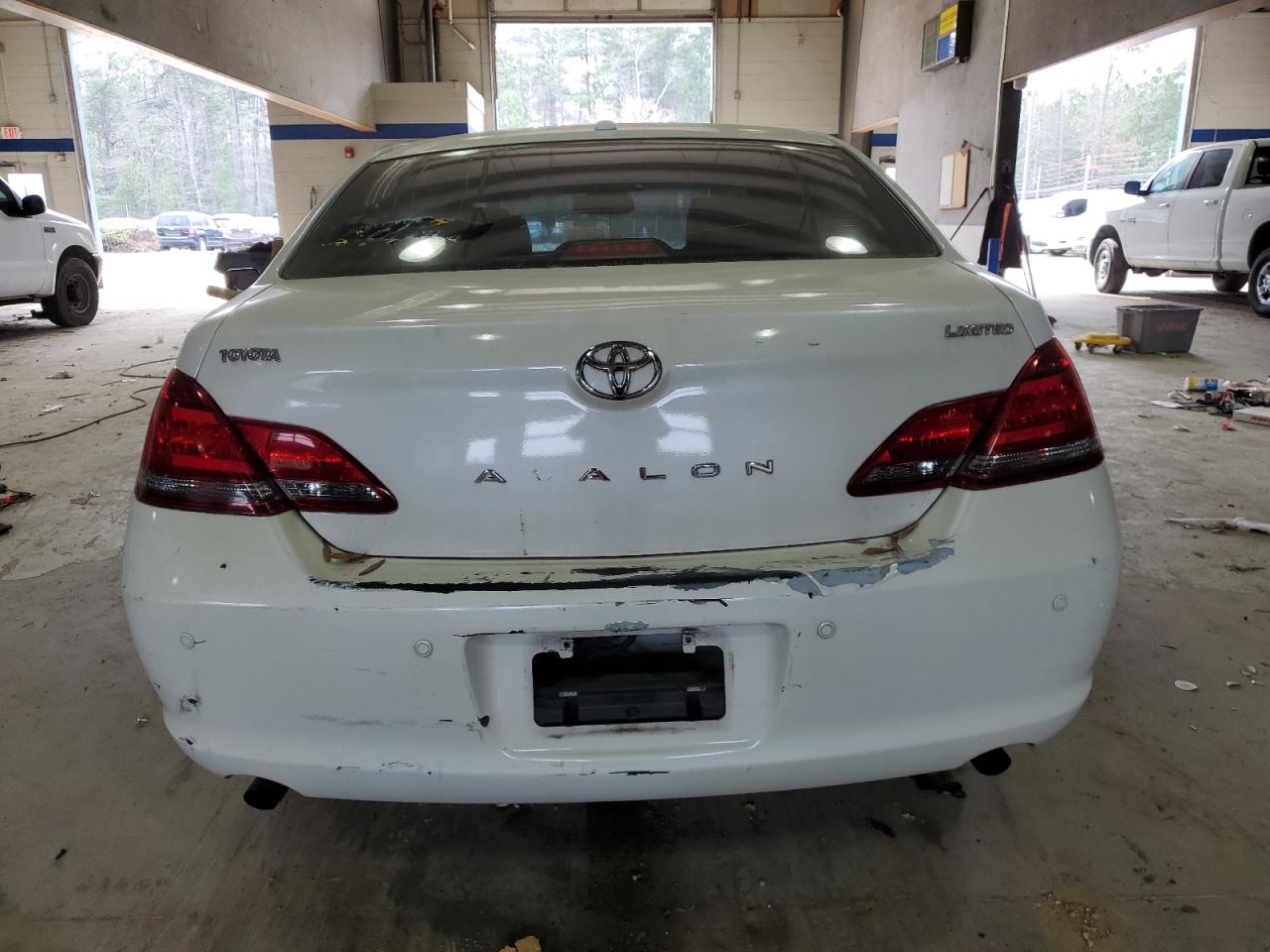 2009 Toyota Avalon - Image 6