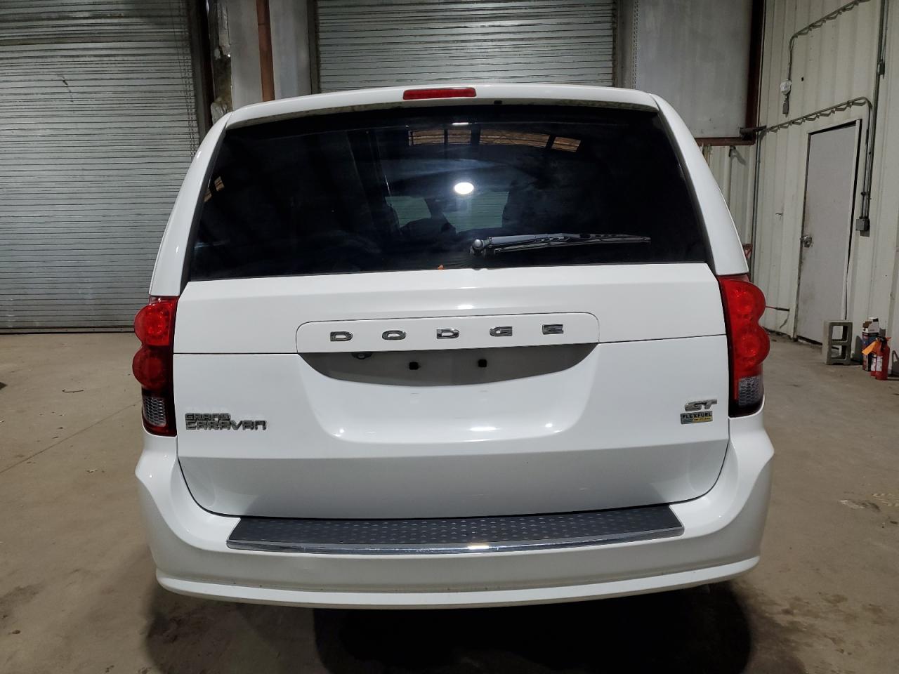 2018 Dodge Caravan - Image 6