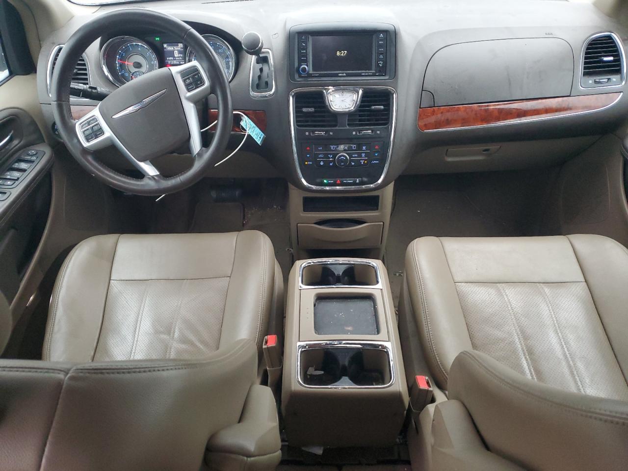 2012 Chrysler Town & Country - Image 8