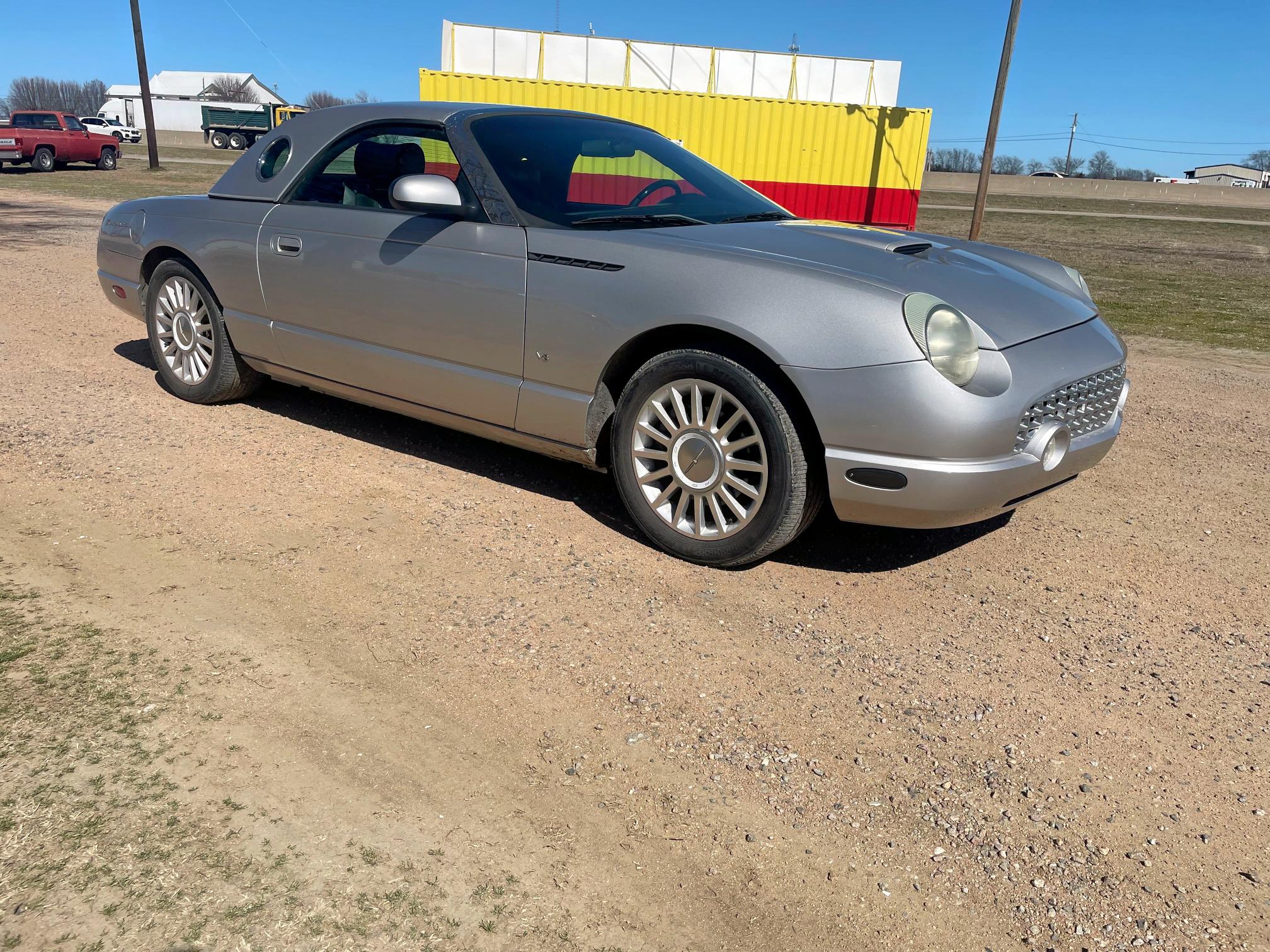 2004 Ford Thunderbird 