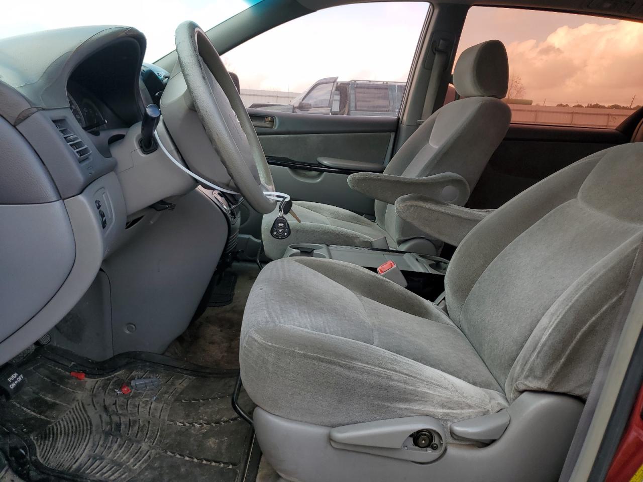 2005 Toyota Sienna - Image 7