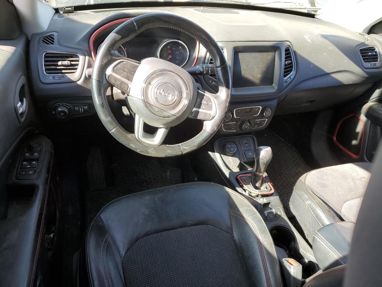 Фото: 3C4NJDDB6LT159828 - 8