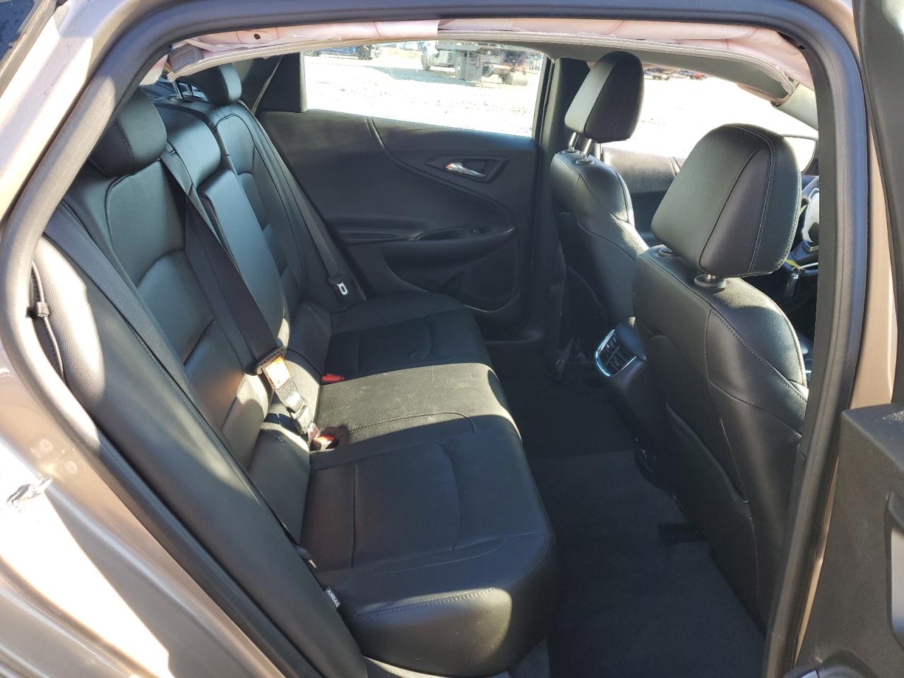 2018 Chevrolet Malibu - Image 10