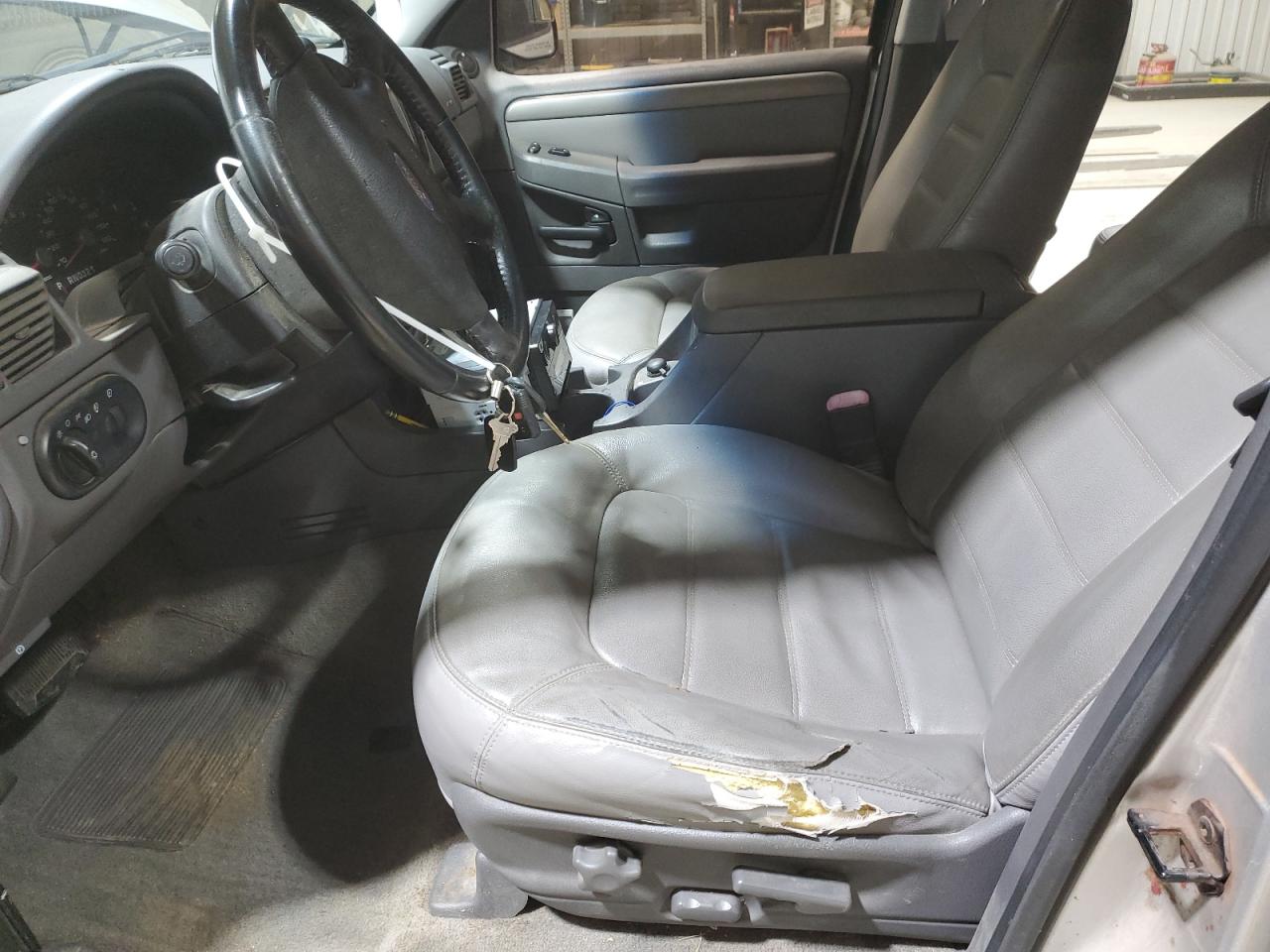 2004 Ford Explorer Xlt VIN: 1FMDU73W44UB04371 Lot: 47103395