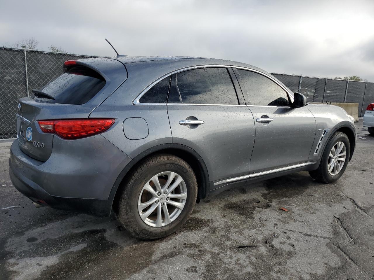 2017 Infiniti QX70 - Image 3