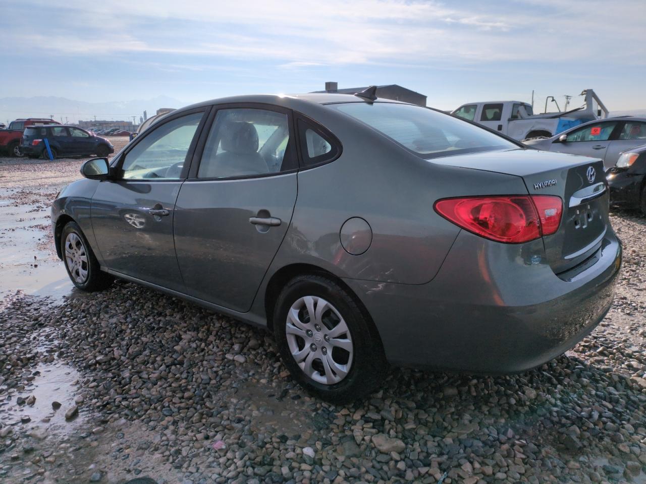2010 Hyundai Elantra - Image 2