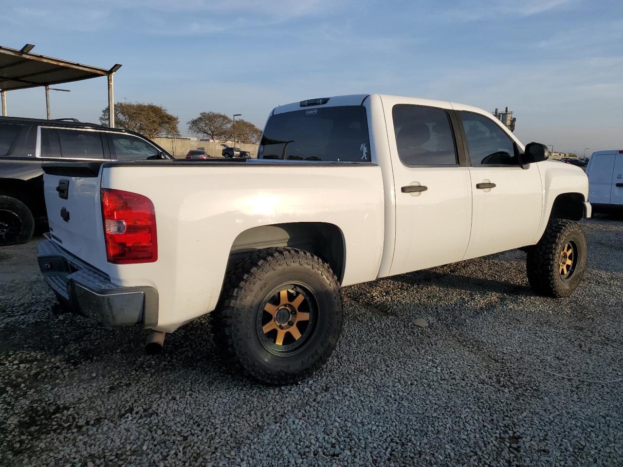 2011 Chevrolet Silverado - Image 3