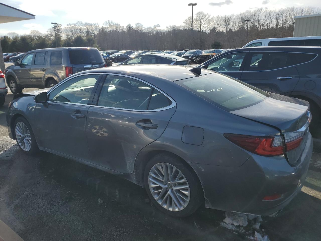 2016 Lexus ES - Image 2