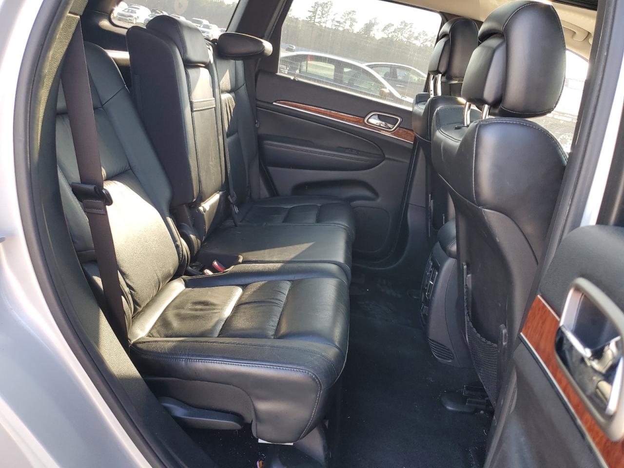 2012 Jeep Grand Cherokee - Image 12