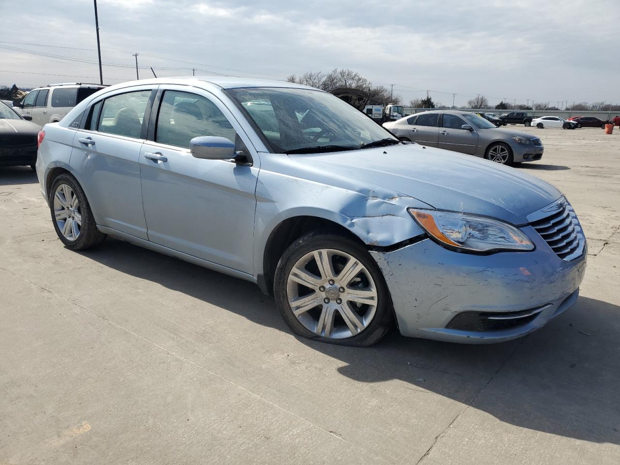 2013 Chrysler 200 - Image 4