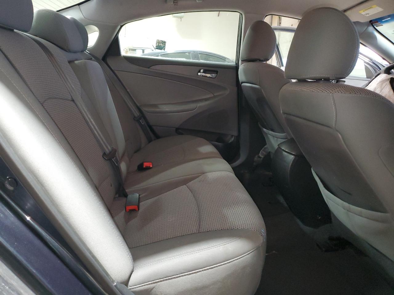 2011 Hyundai Sonata - Image 11