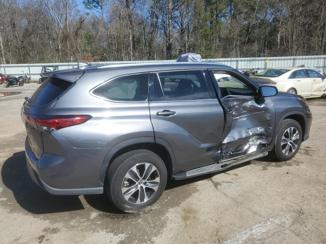 2021 Toyota Highlander - Image 3