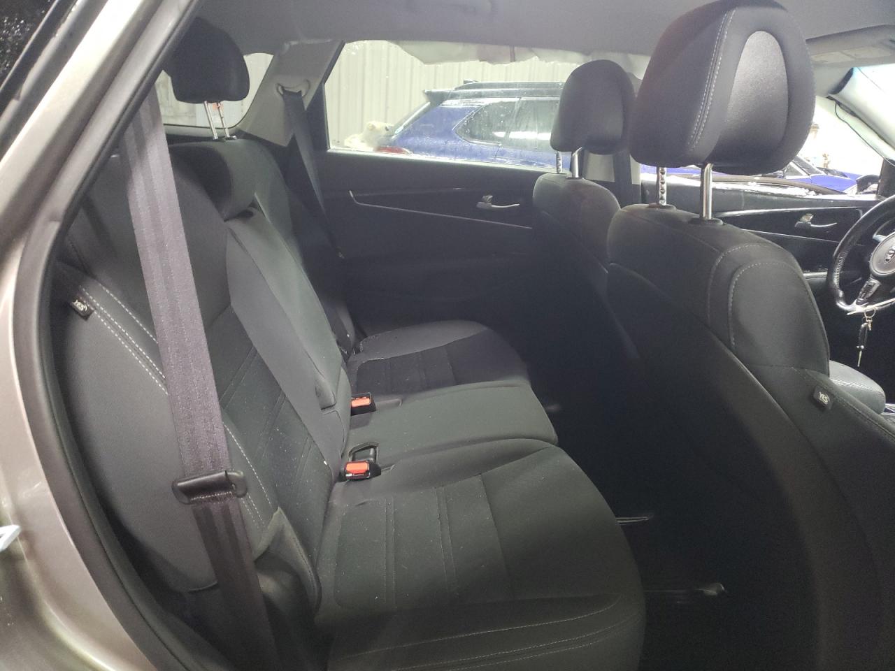 2016 Kia Sorento - Image 10