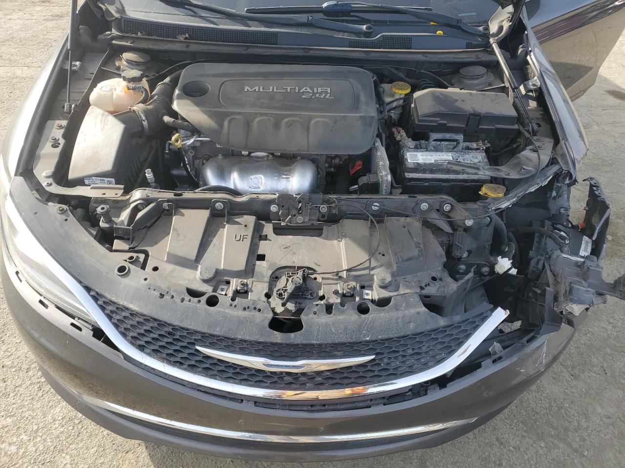 2015 Chrysler 200 - Image 13