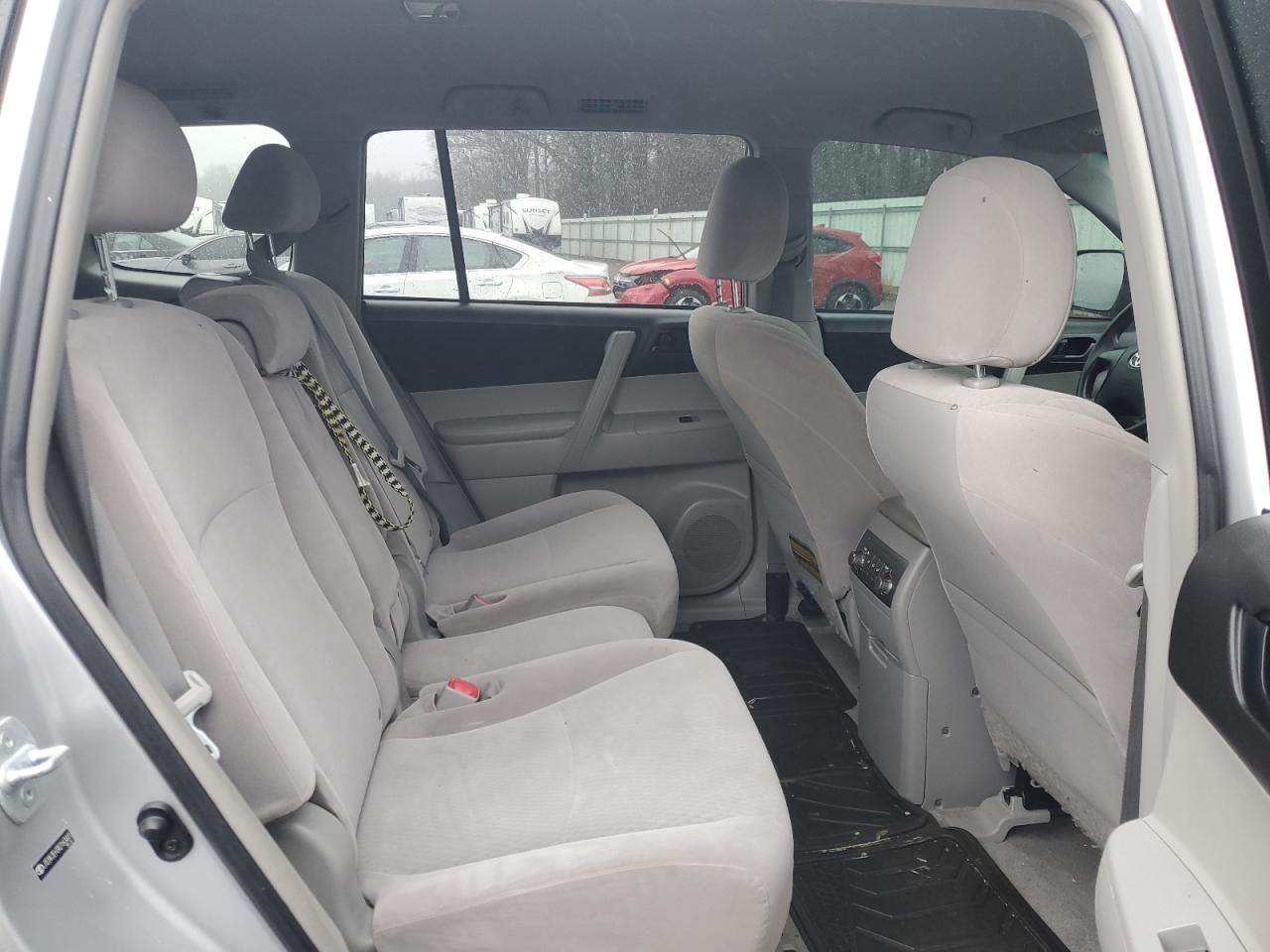 2010 Toyota Highlander - Image 11