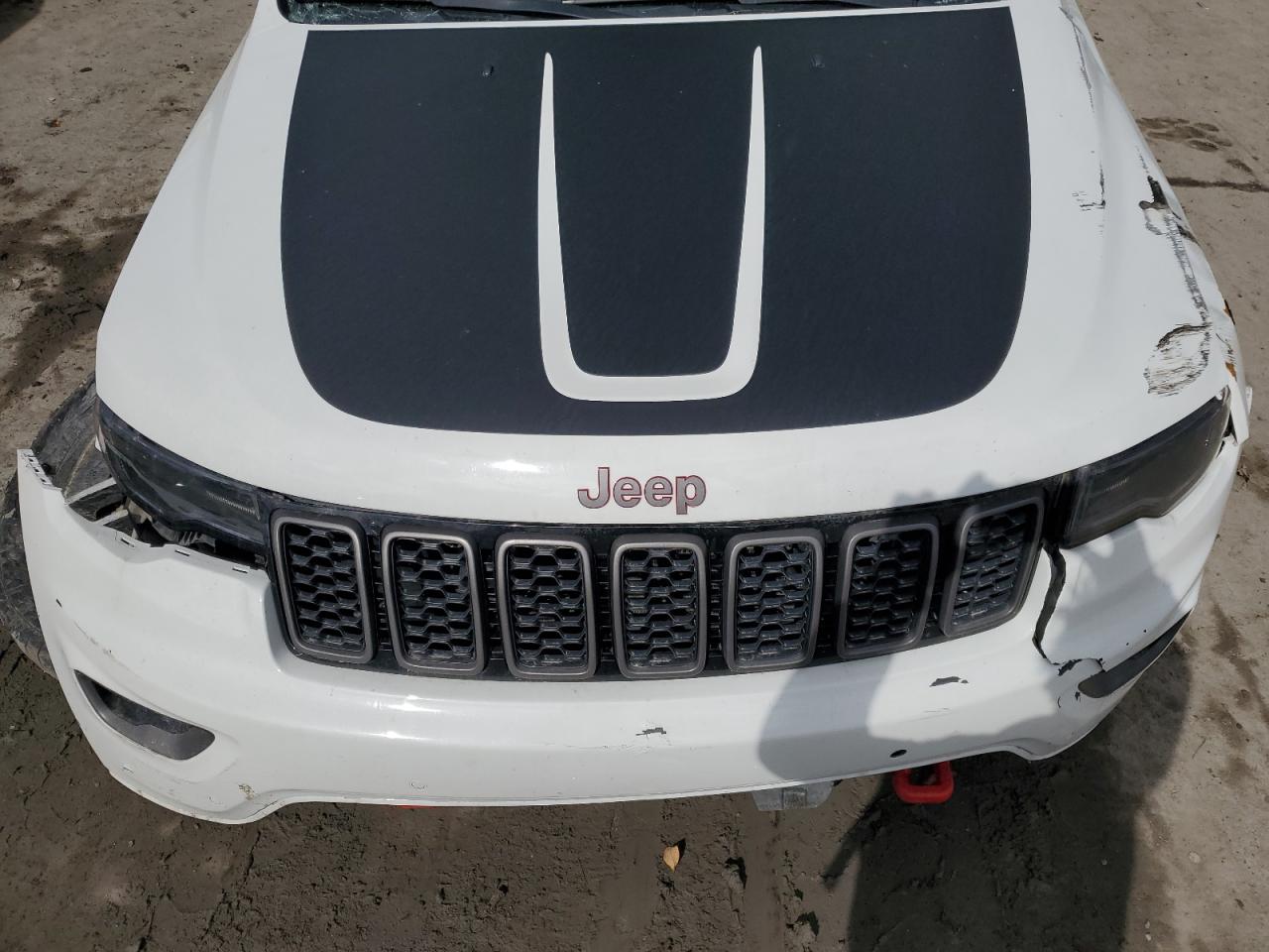 2017 Jeep Grand Cherokee - Image 12