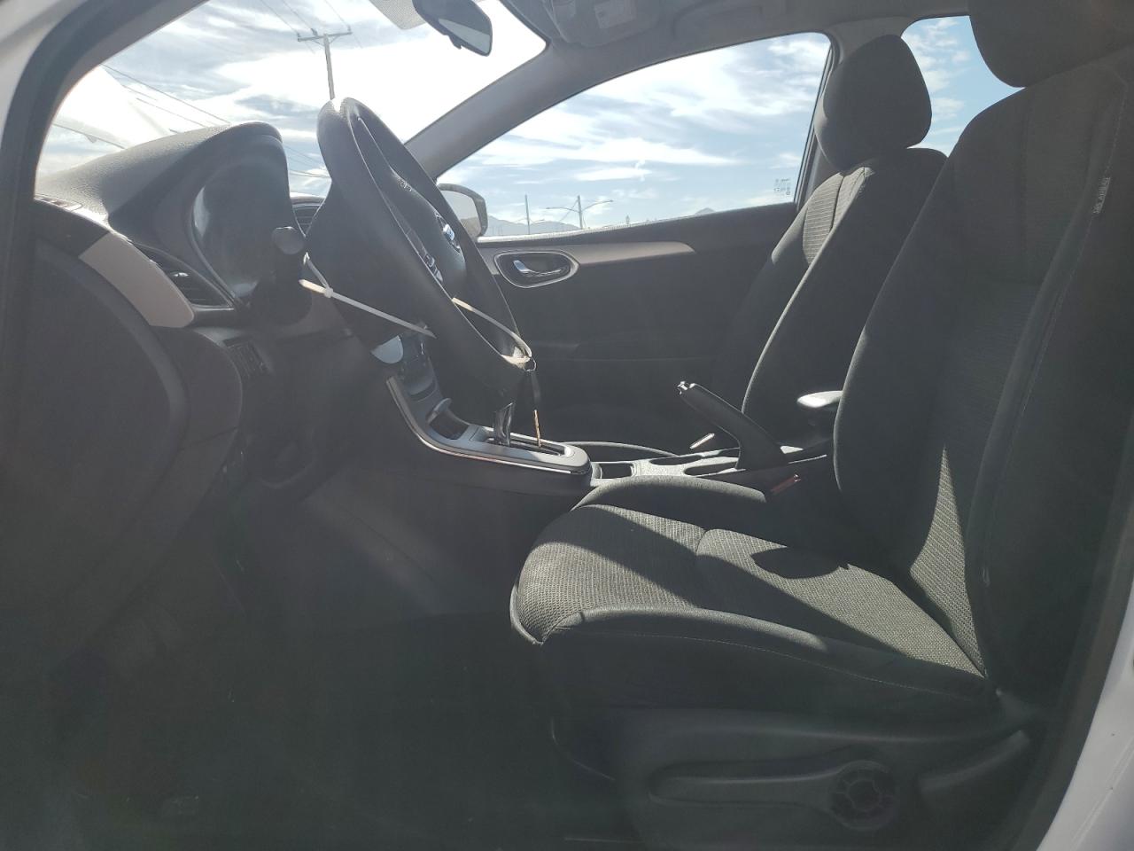 2015 Nissan Sentra - Image 7