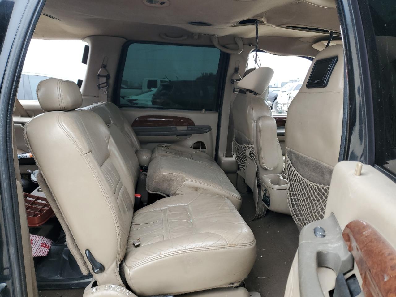 2000 Ford Excursion - Image 11