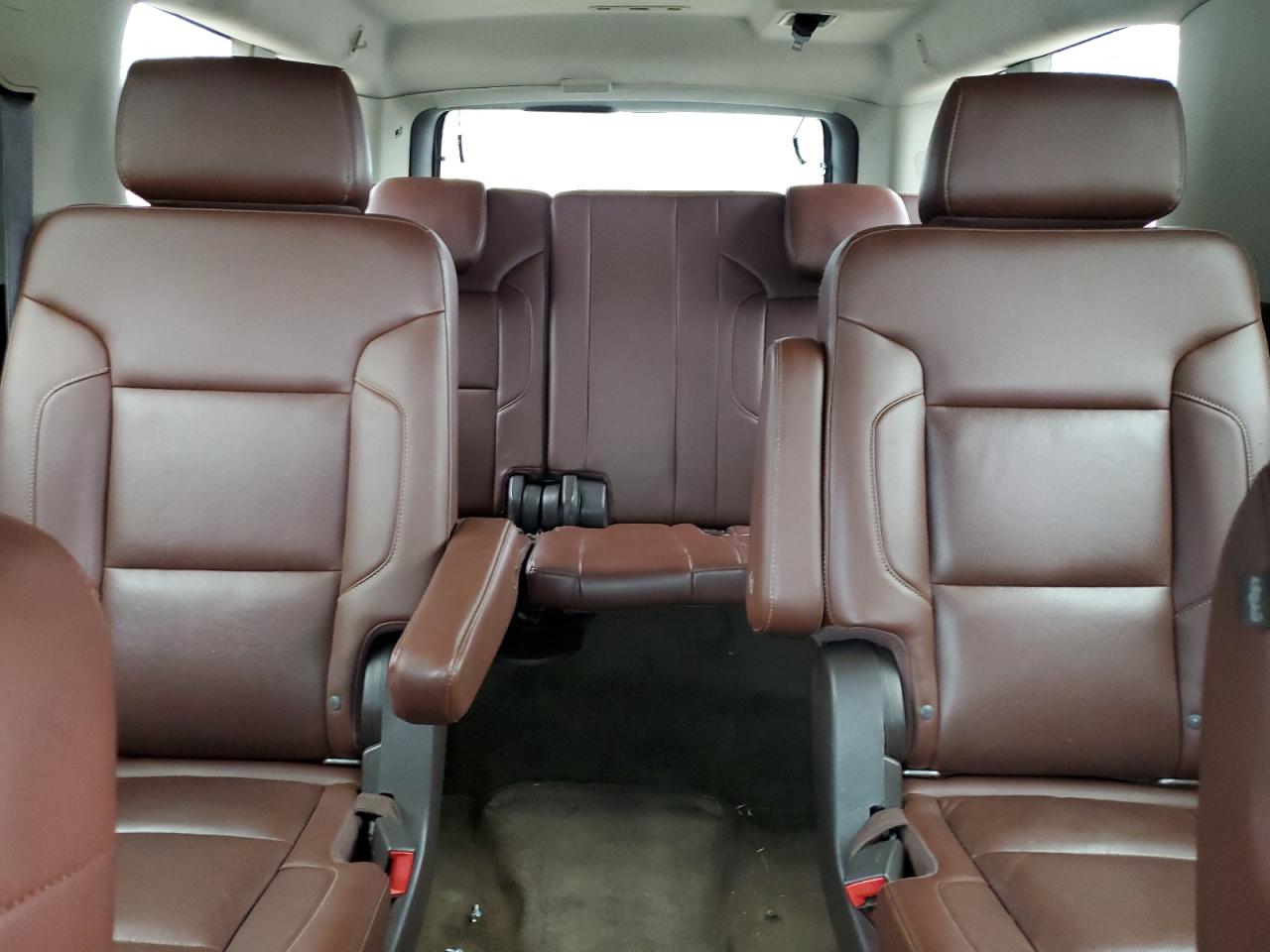 2015 Chevrolet Suburban - Image 10