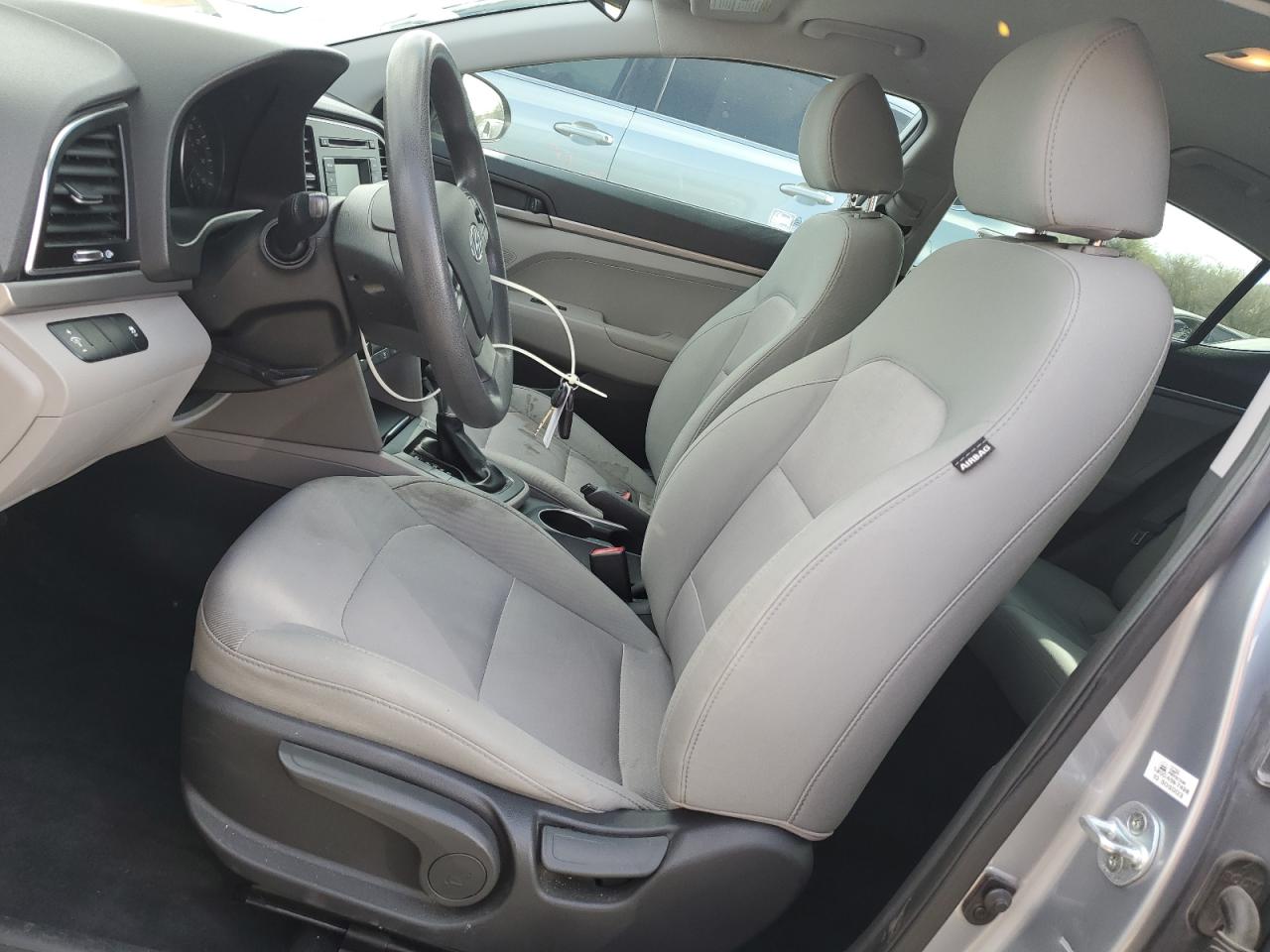 2017 Hyundai Elantra - Image 7