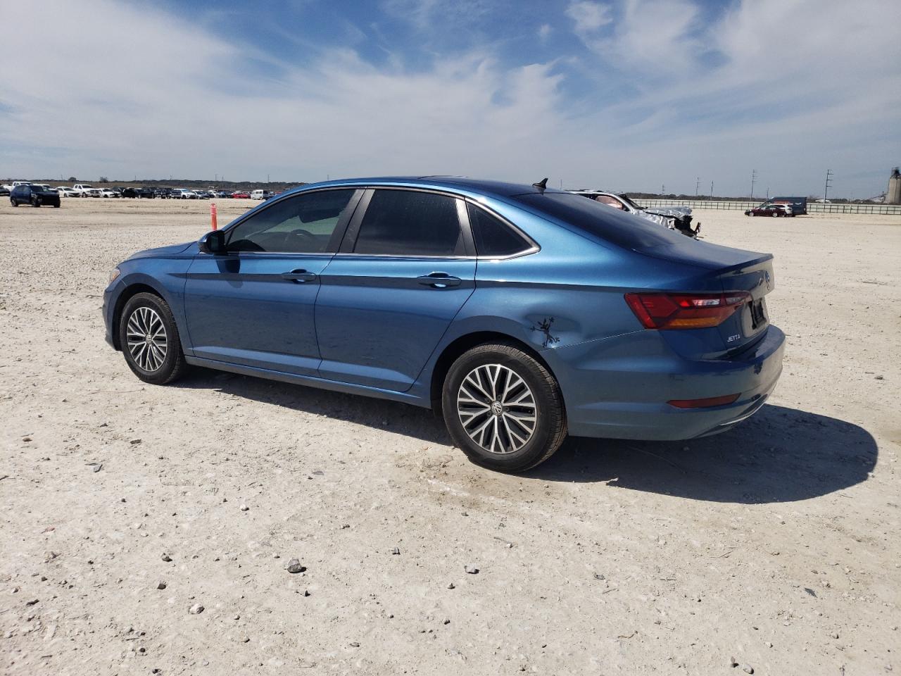 2019 Volkswagen Jetta - Image 2