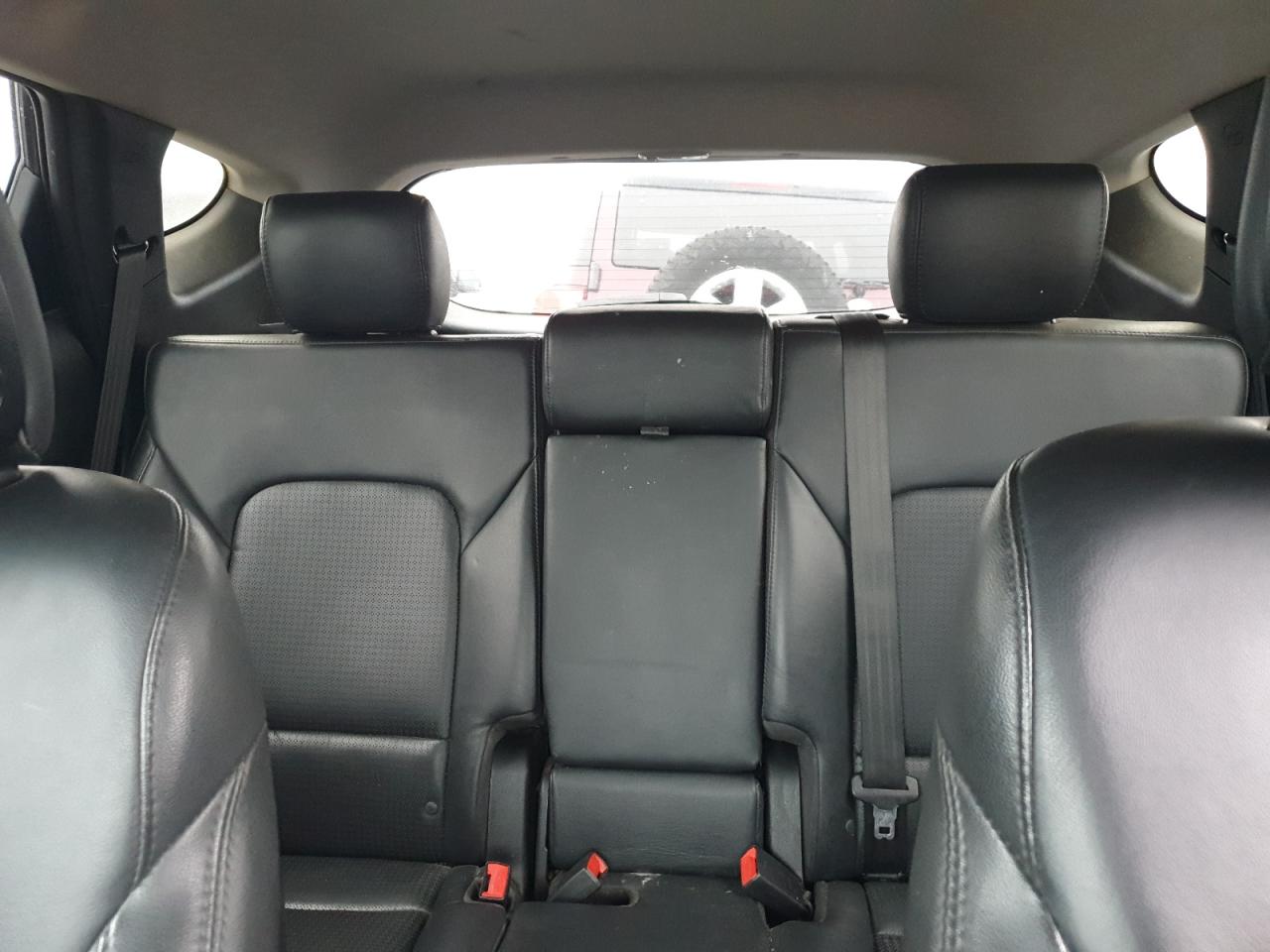 2013 Hyundai Santa Fe - Image 10