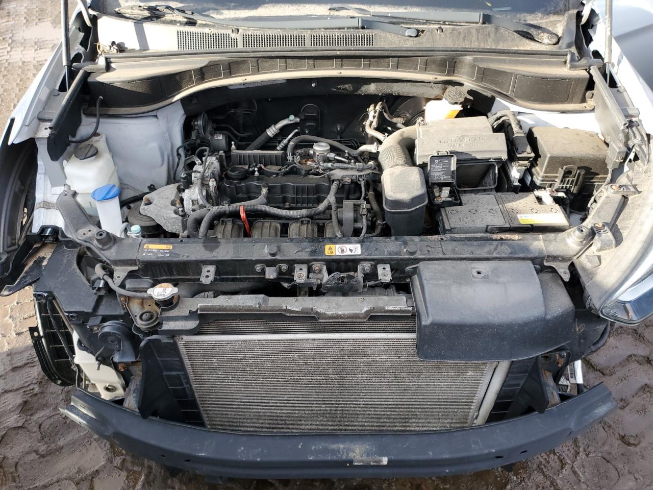2017 Hyundai Santa Fe - Image 12