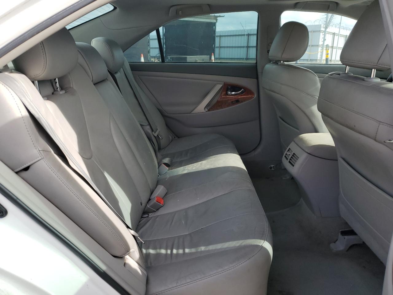 2011 Toyota Camry - Image 10