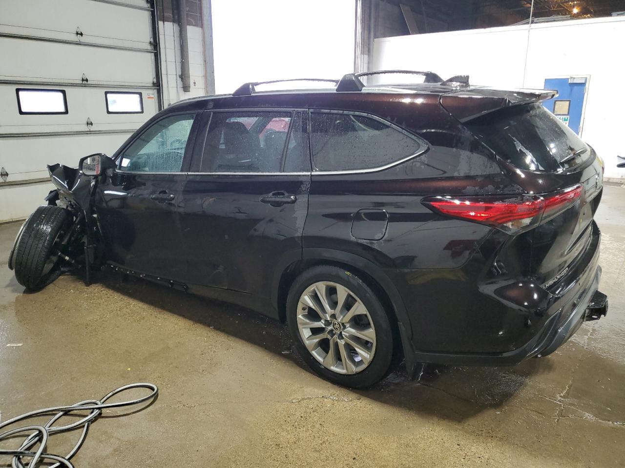2021 Toyota Highlander - Image 2