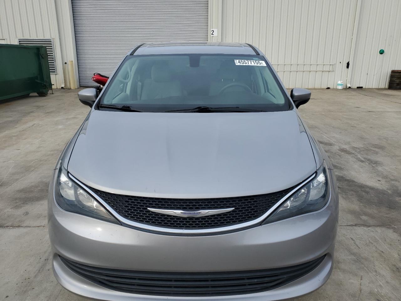 2017 Chrysler Pacifica - Image 5