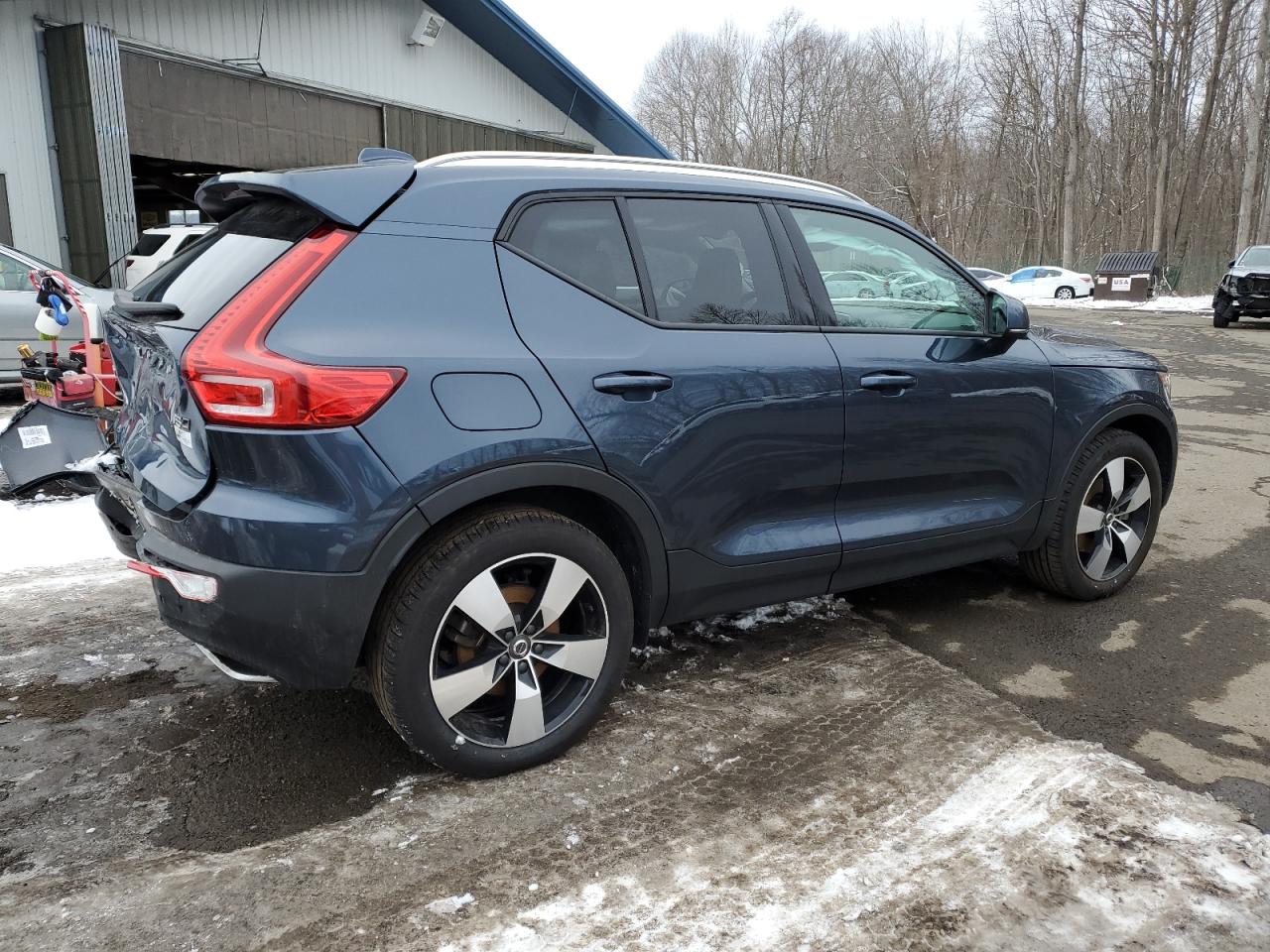 2022 Volvo XC40 - Image 3
