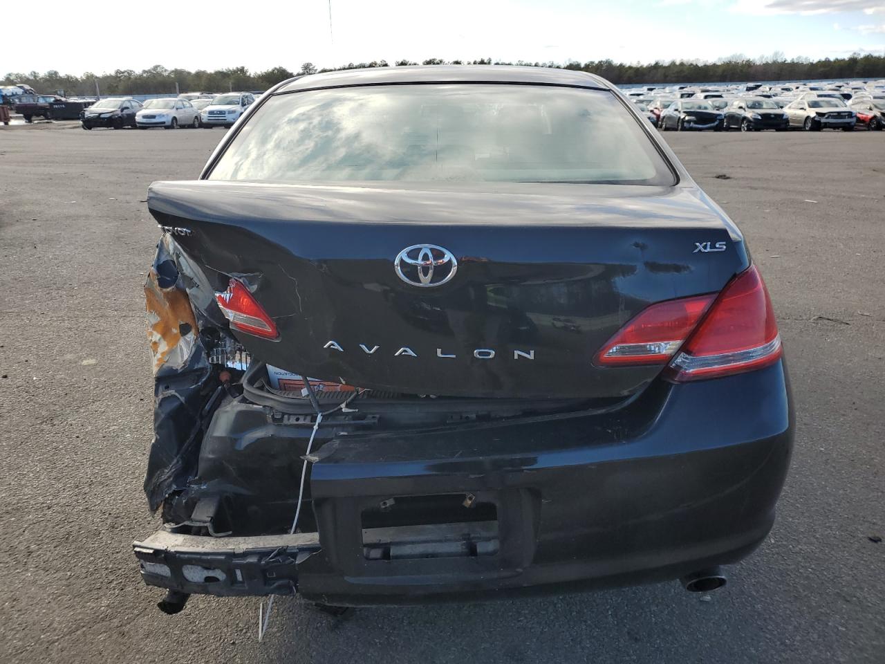 2007 Toyota Avalon - Image 6