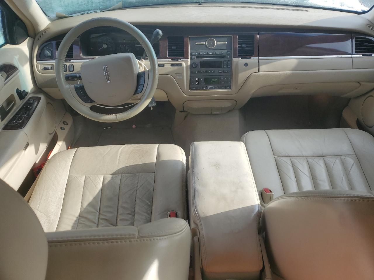 2007 Lincoln Town Car - Image 8