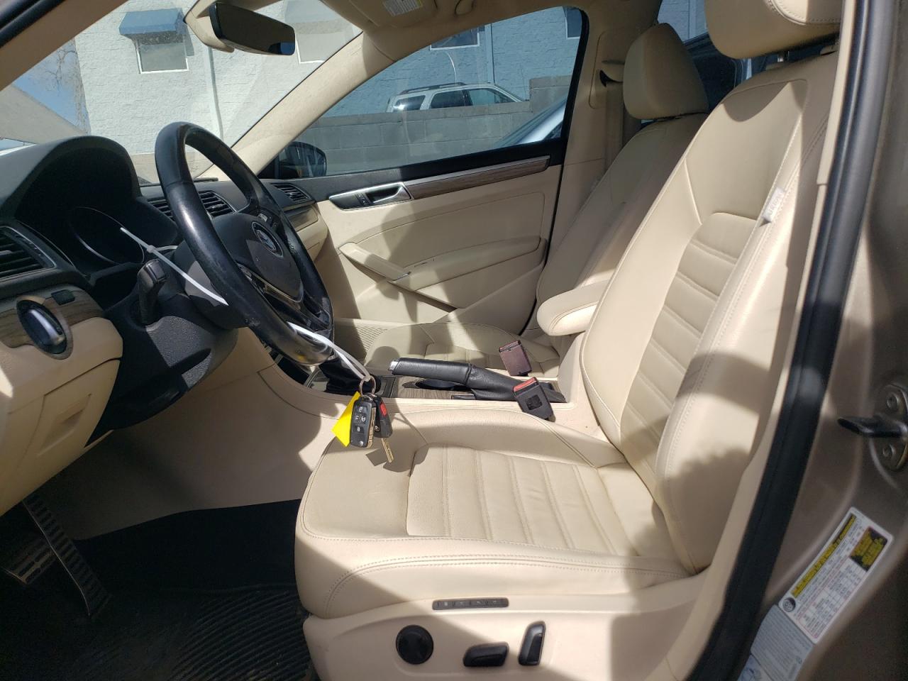 2017 Volkswagen Passat - Image 7