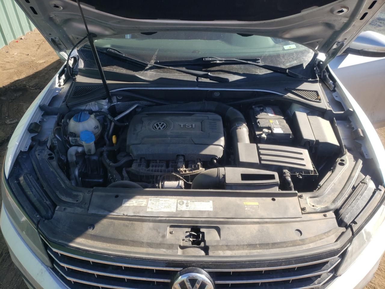 2016 Volkswagen Passat - Image 11