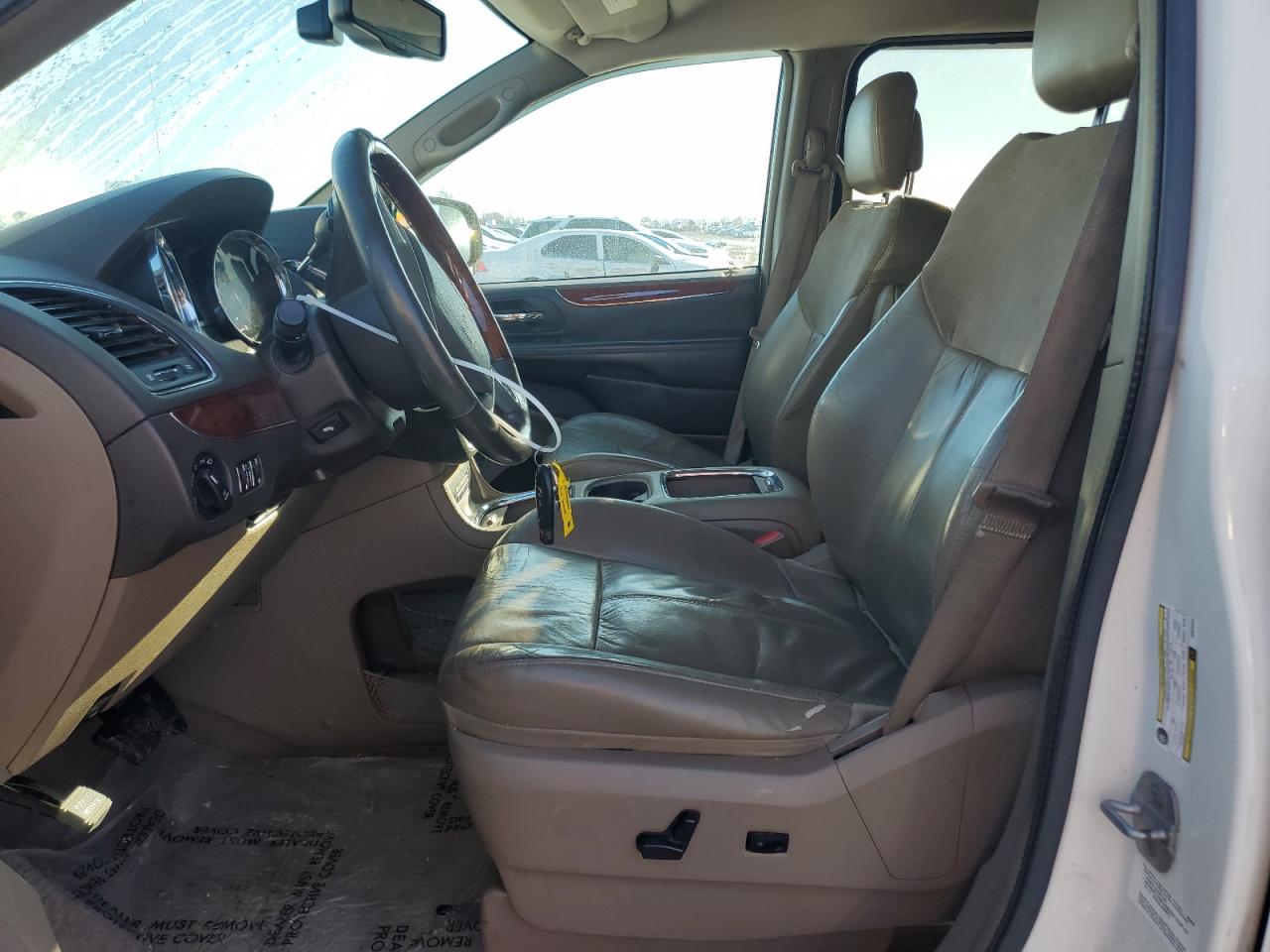 2013 Chrysler Town & Country - Image 7