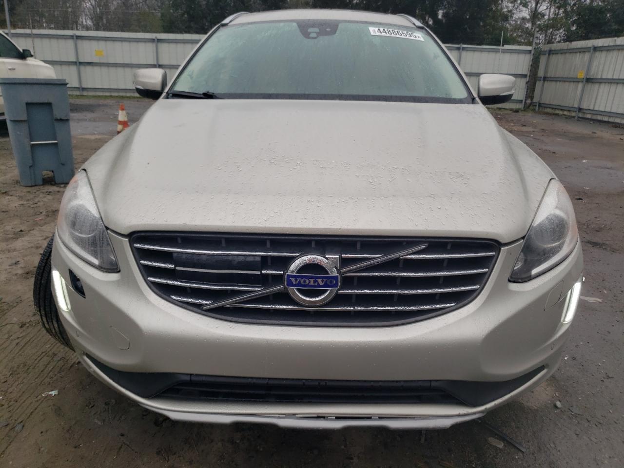 2017 Volvo XC60 - Image 5