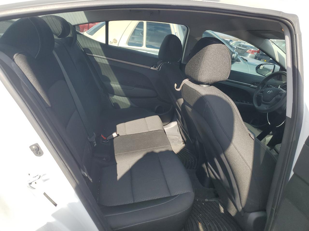 2018 Hyundai Elantra - Image 10