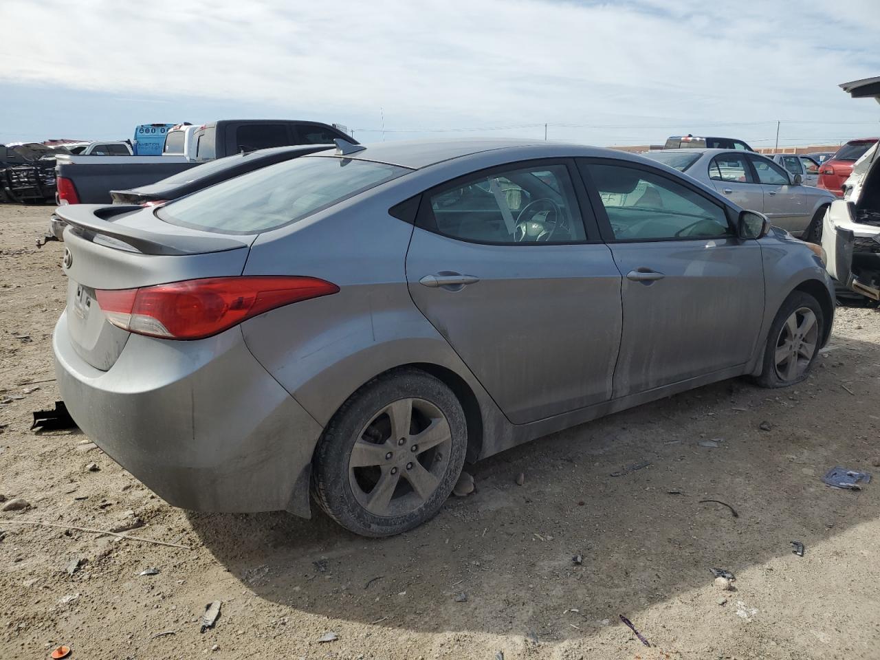 2013 Hyundai Elantra - Image 3