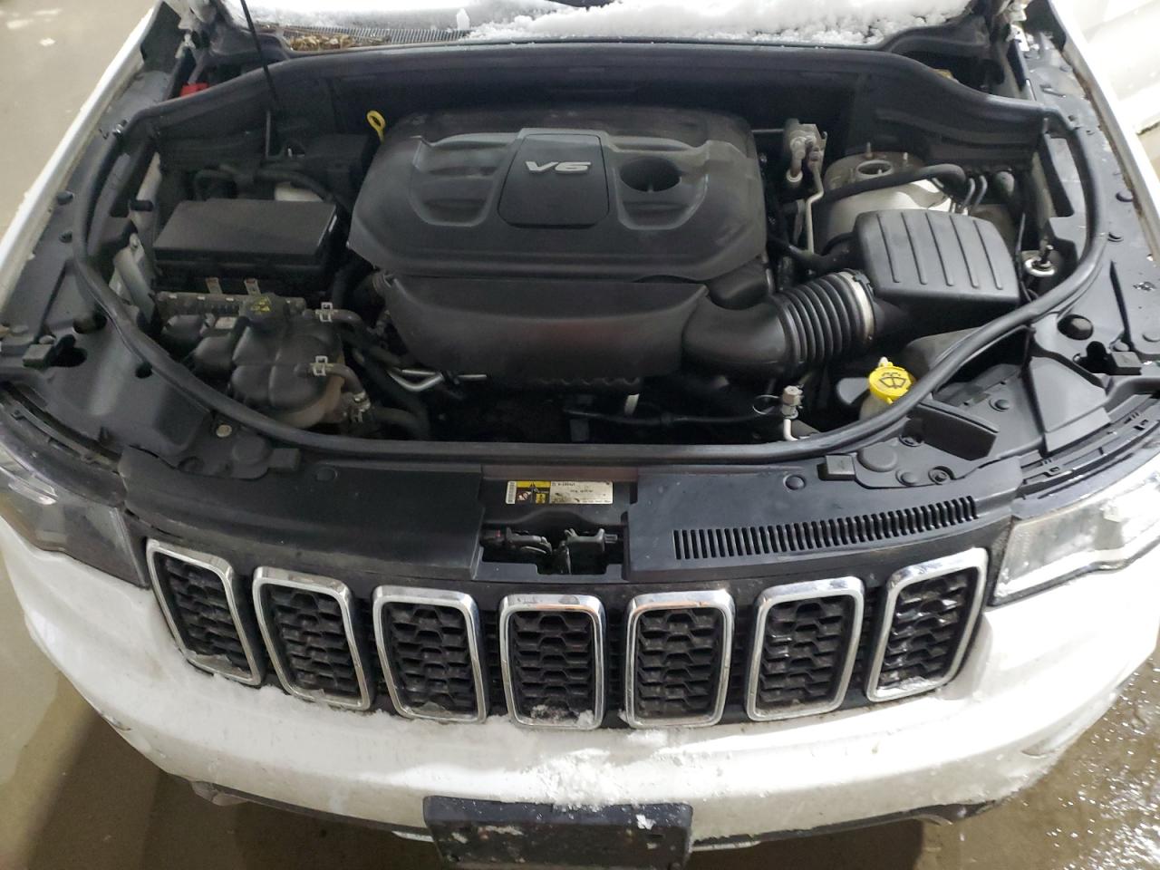 2018 Jeep Grand Cherokee - Image 13
