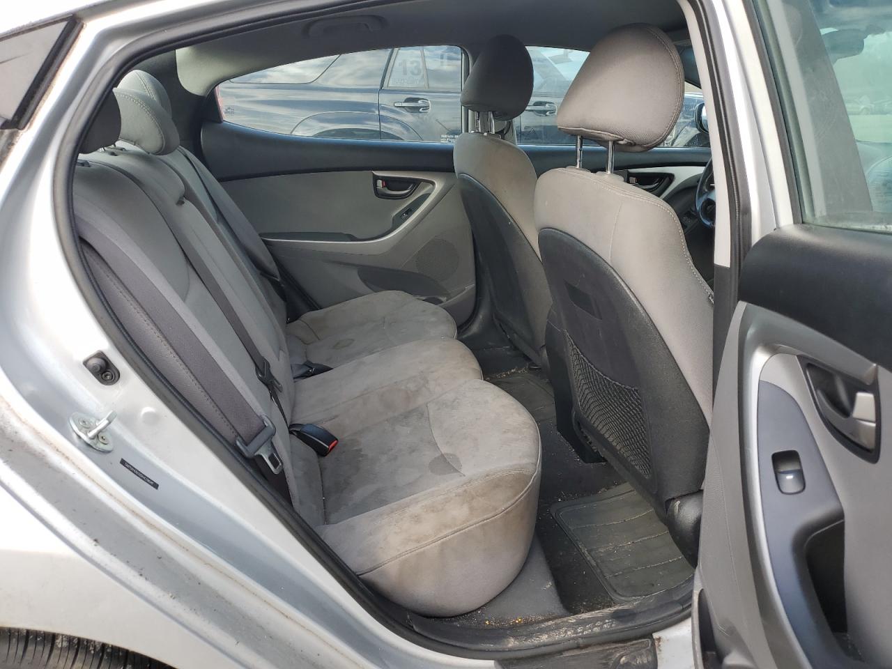 2013 Hyundai Elantra - Image 10