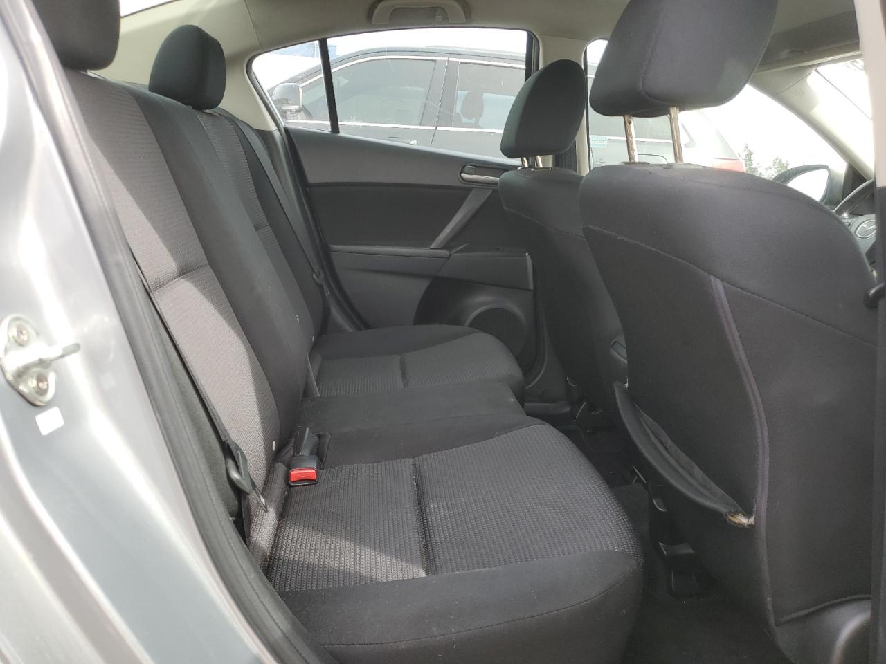 2012 Mazda 3 - Image 10
