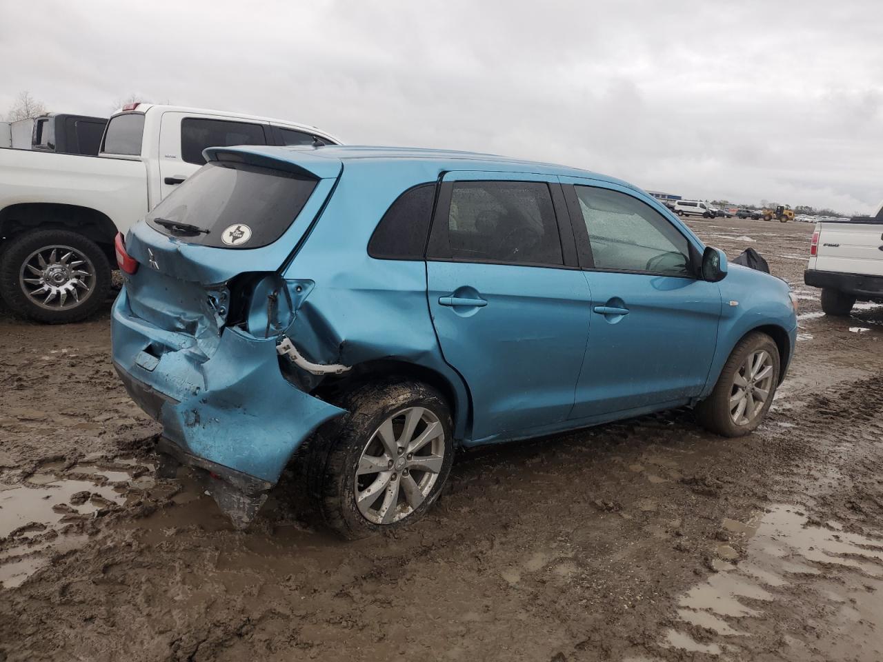 2014 Mitsubishi Outlander - Image 3