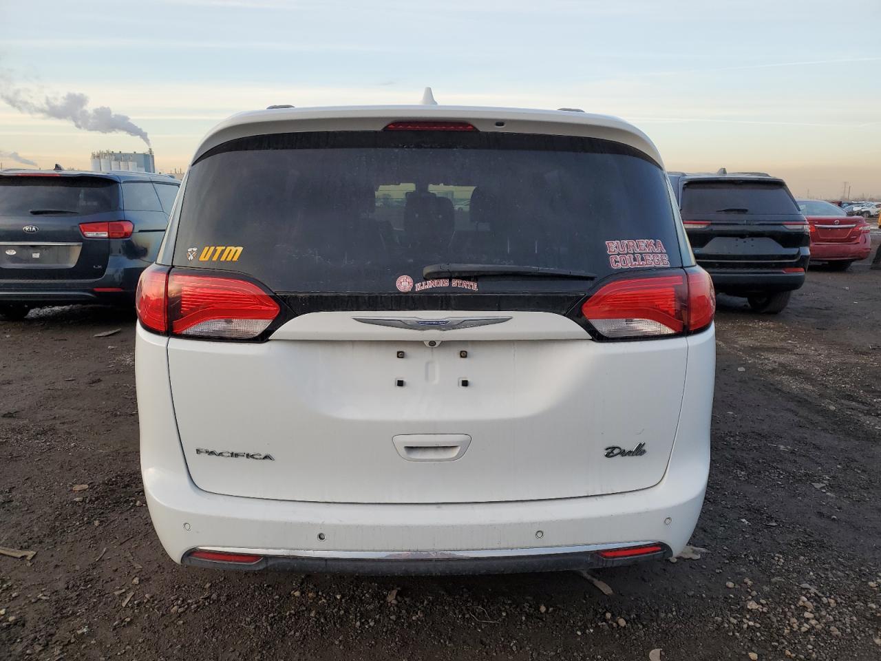 2017 Chrysler Pacifica - Image 6