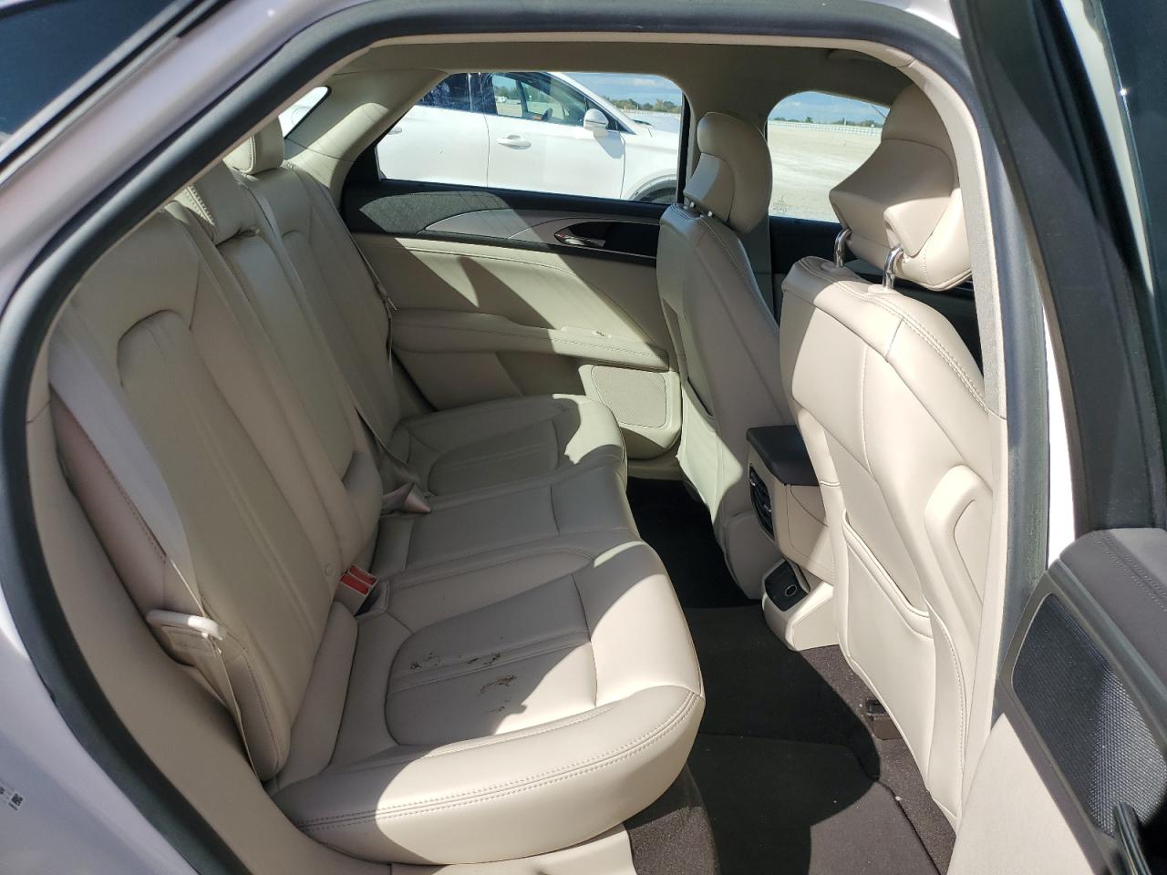 2019 Lincoln MKZ - Image 10
