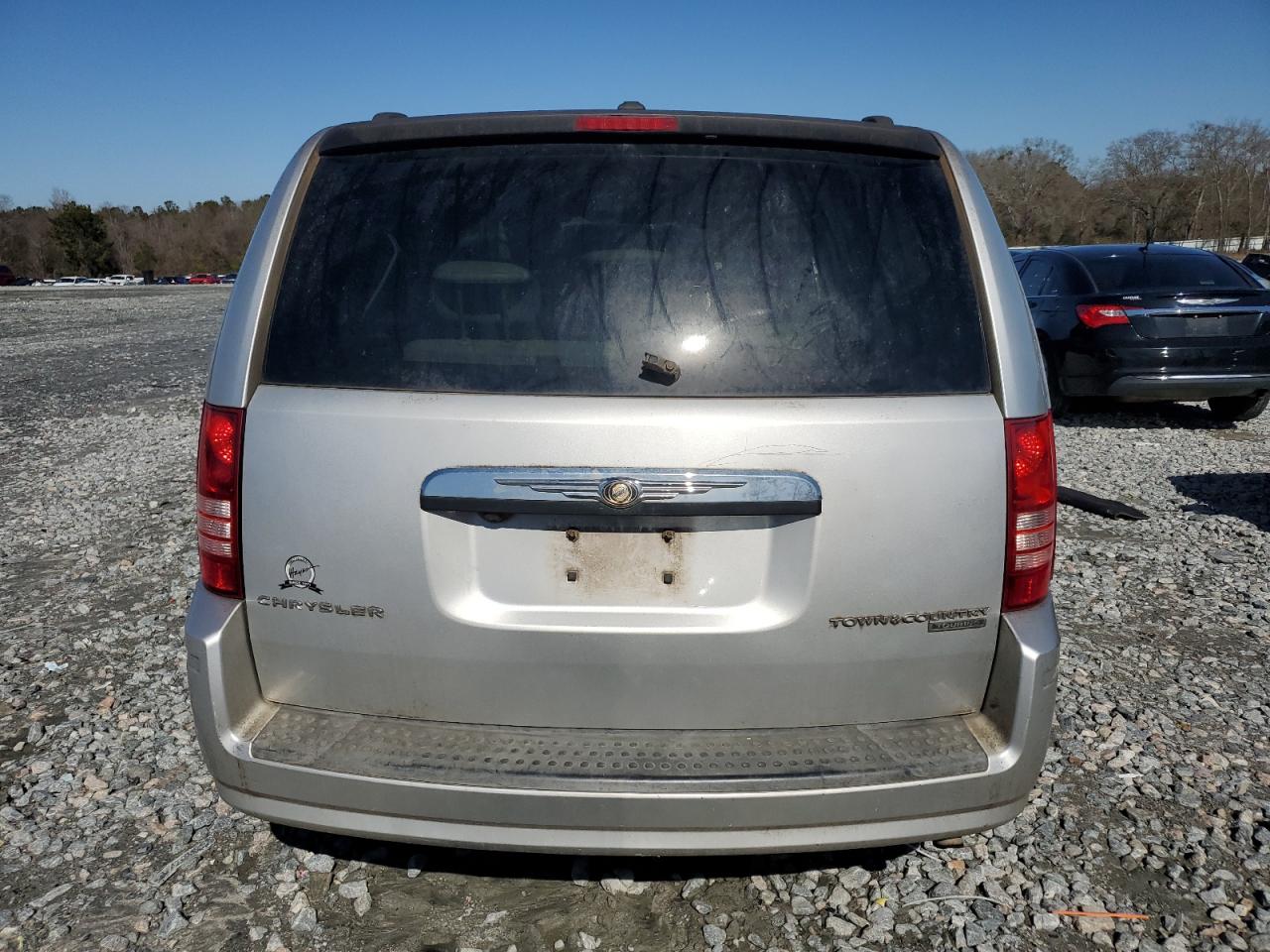 2010 Chrysler Town & Country - Image 6