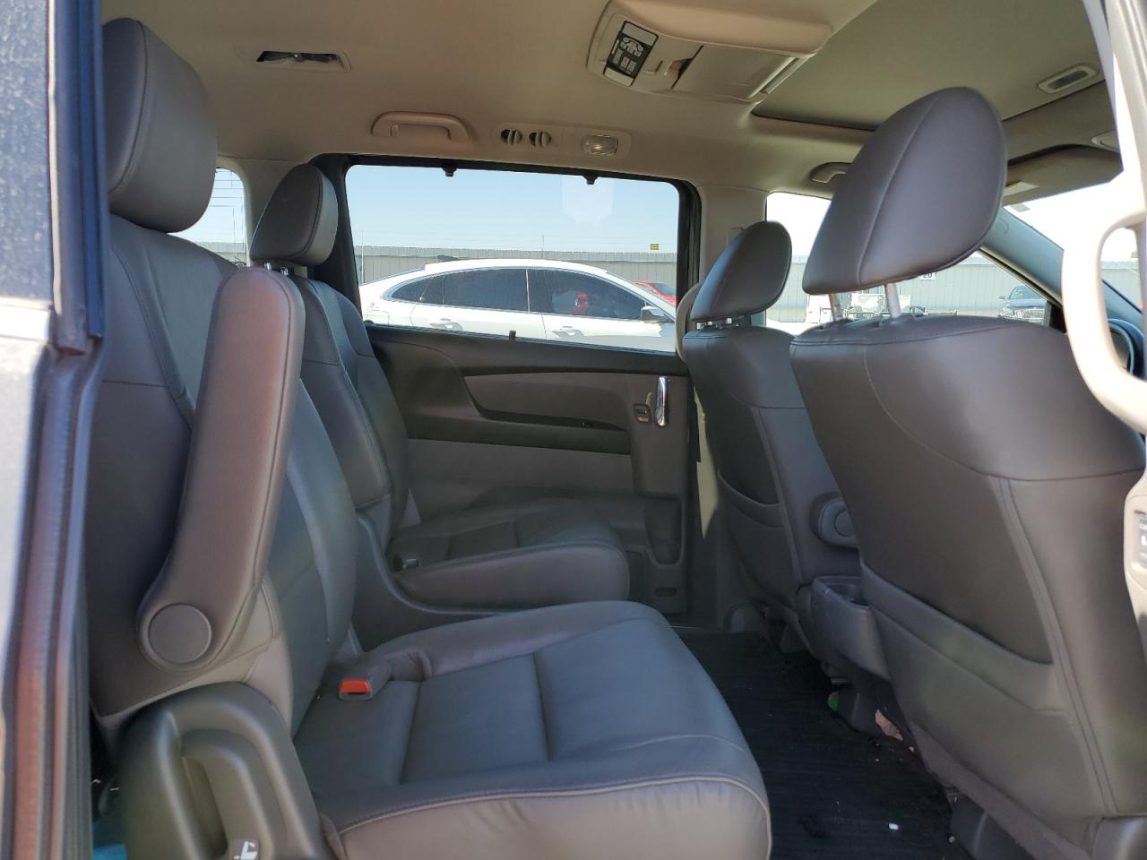 2015 Honda Odyssey - Image 11