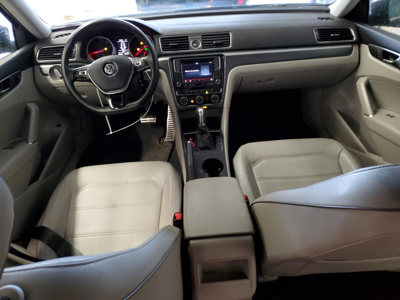 2017 Volkswagen Passat - Image 8