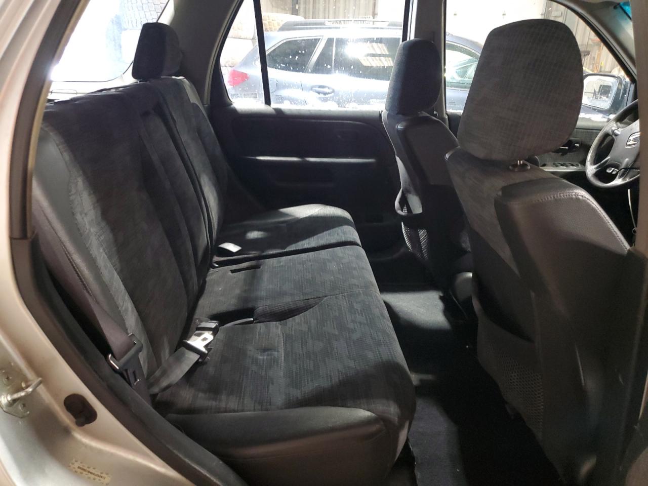 2004 Honda CR-V - Image 11