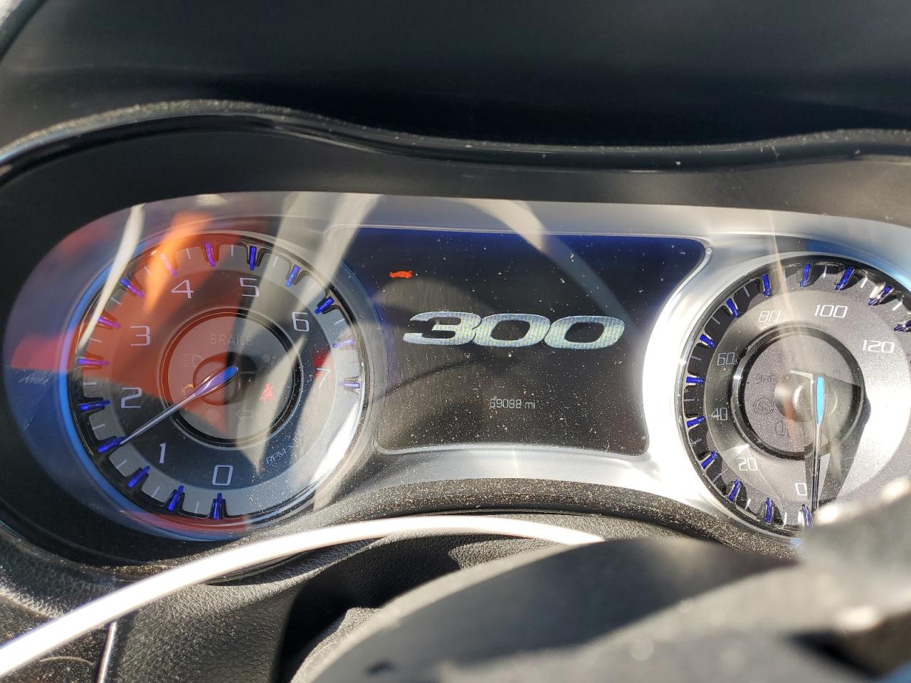 2018 Chrysler 300 - Image 9